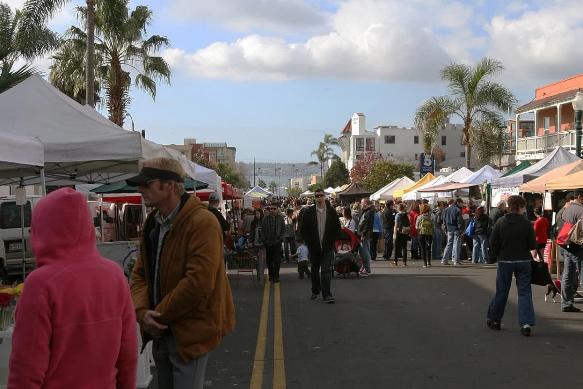 Little Italy San Diego — Kettner Boulevard art galleries and Piazza della Famiglia