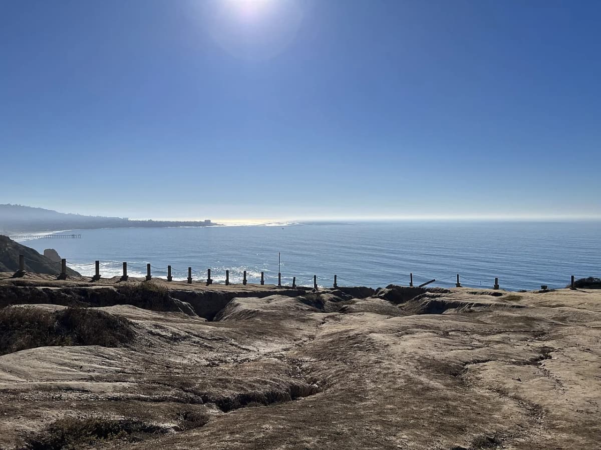 Torrey Pines Reserve sandstone formations and Pacific Ocean