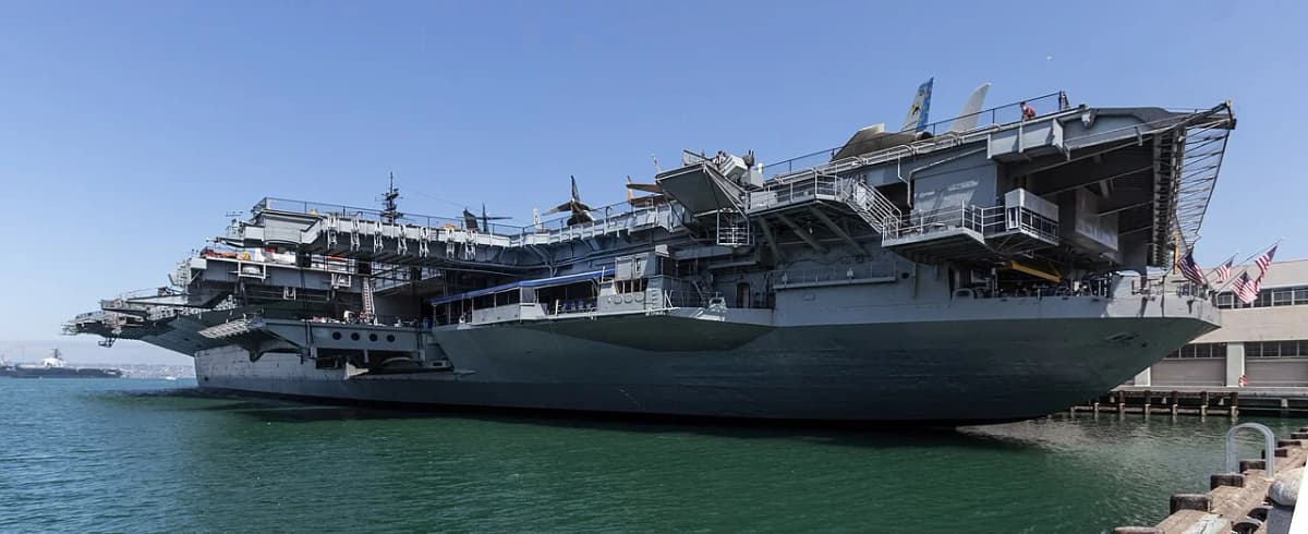 USS Midway Museum — F-14 Tomcat and F/A-18 Hornet on the flight deck